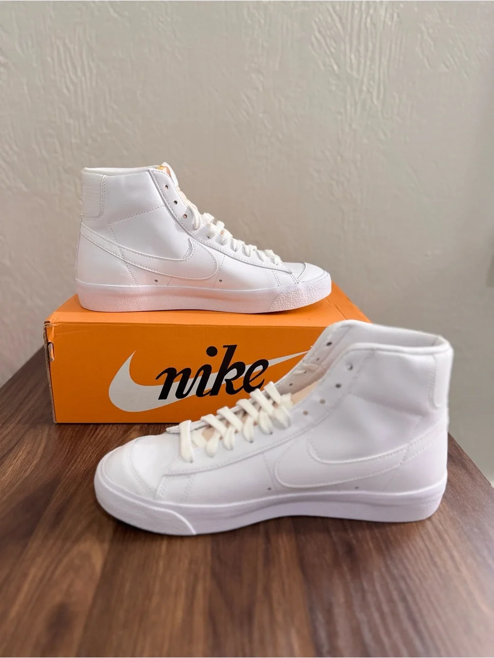 Nike Blazer Mid '77 Vintage Triple White Sneaker W10 / M8.5